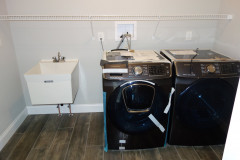 Full size laundry room